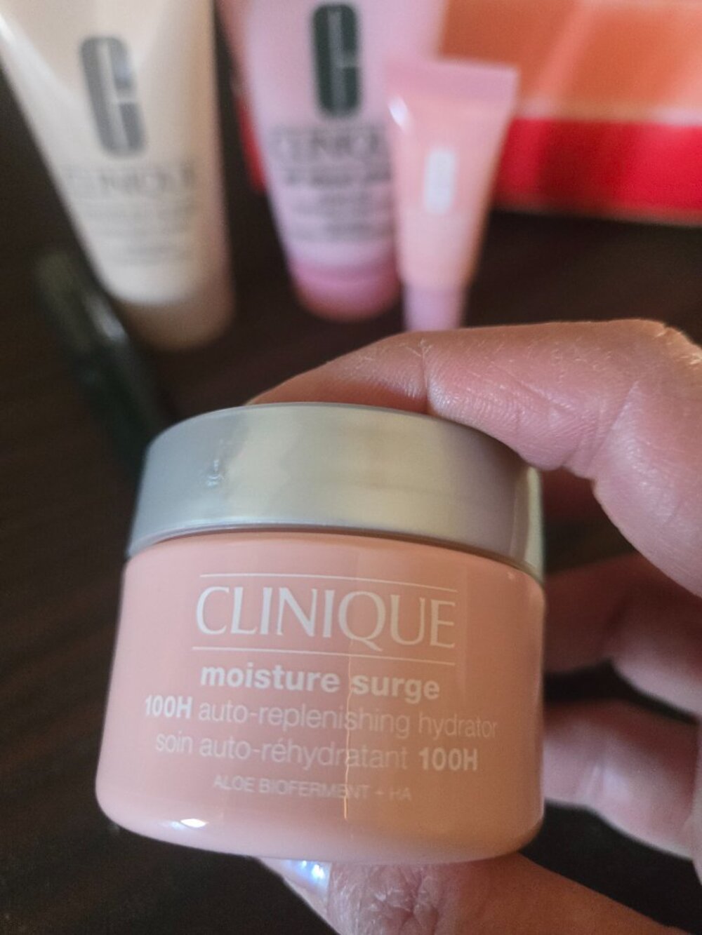 Clinique Skincare Bundle Moisture Surge Happy - Picture 3 of 4